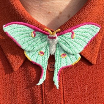 Originele brievenbuscadeaus met wellness vrolijke post broches en kleine cadeautjes